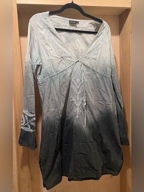 Revue Ombre Embroidered V-Neck Tunic - Light to Dark Gray Size Small
